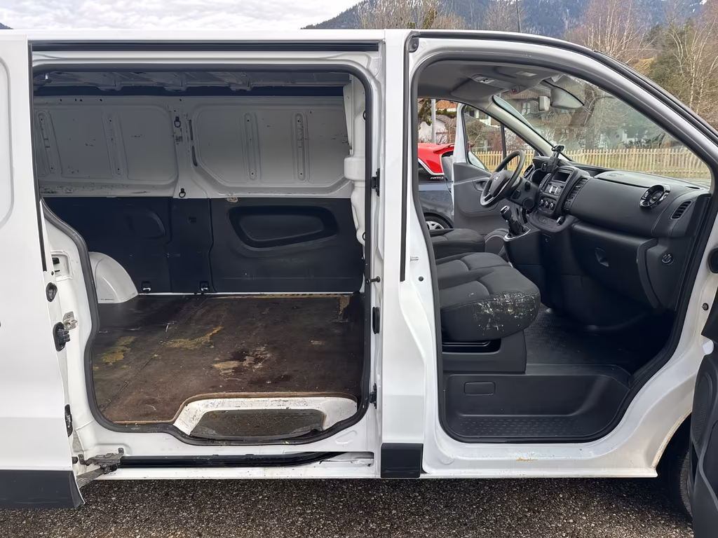 Nissan NV300