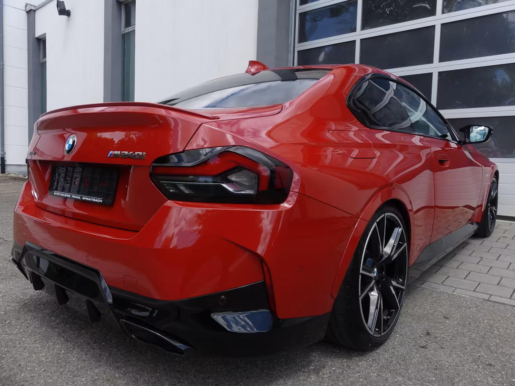 BMW M240i