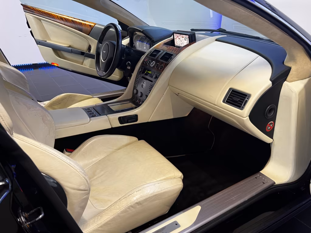 Aston Martin DB9