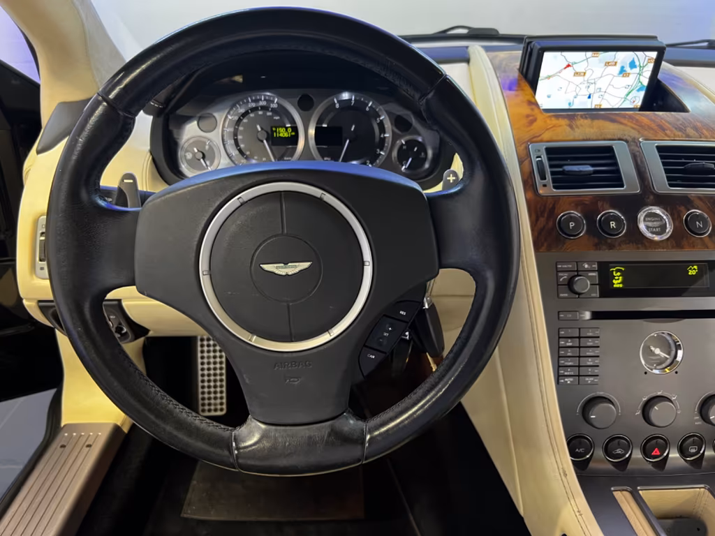 Aston Martin DB9