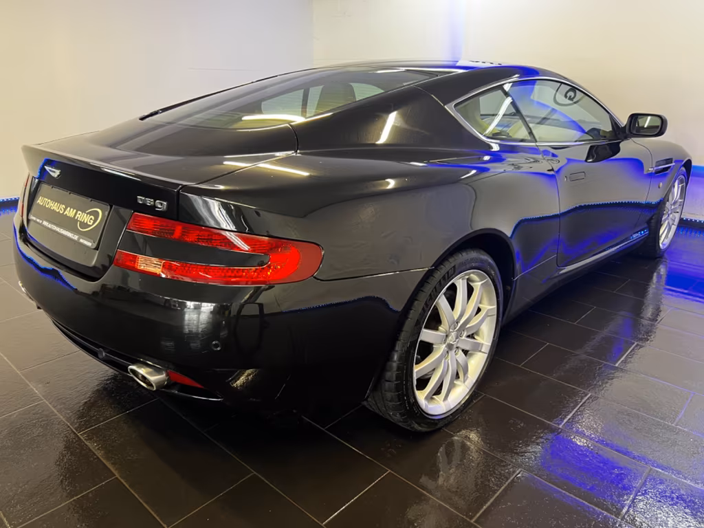 Aston Martin DB9