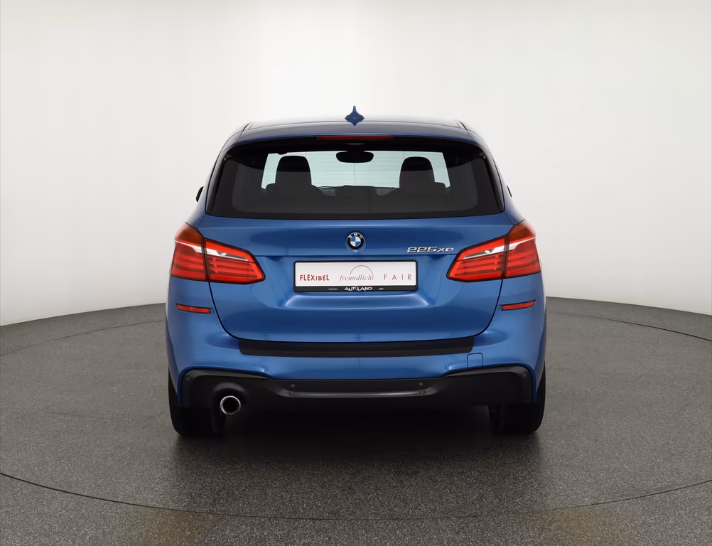 BMW 225