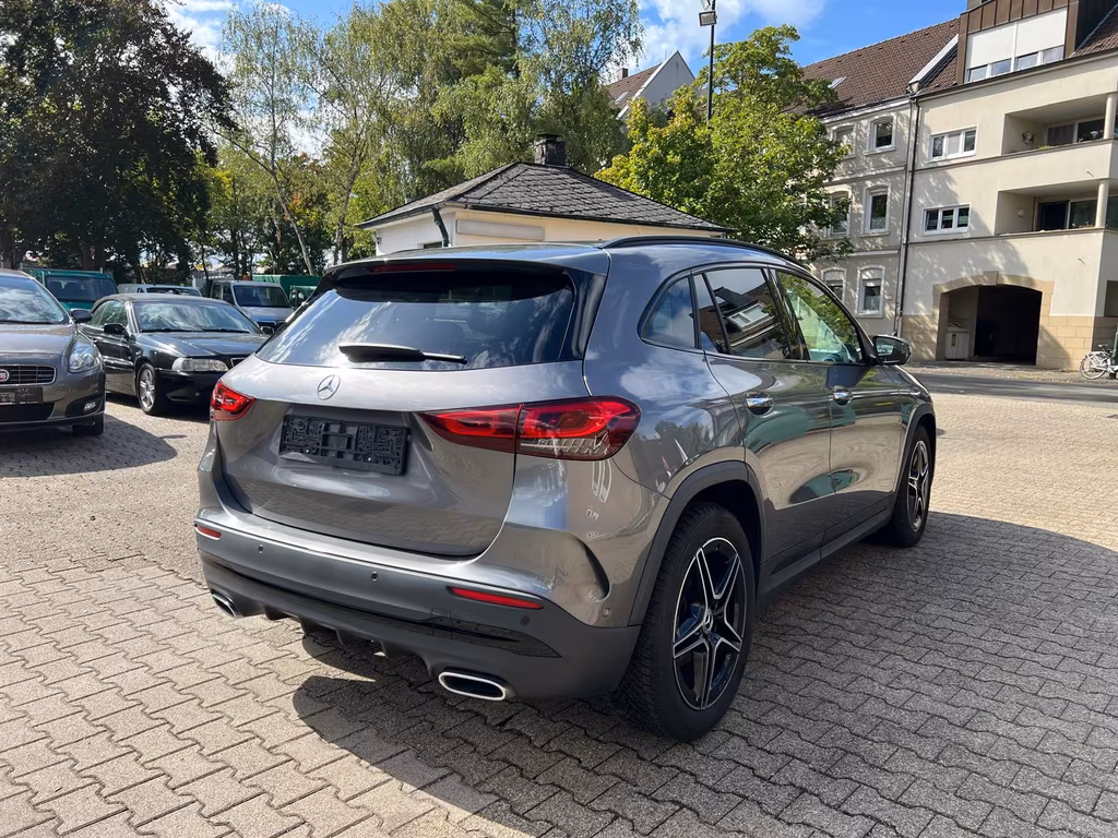 Mercedes-Benz GLA 180