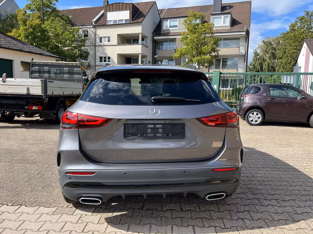 Mercedes-Benz GLA 180