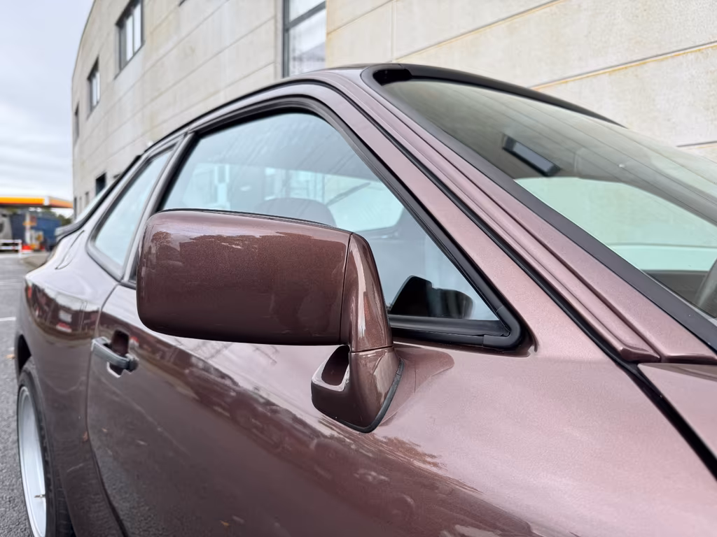 Porsche 944