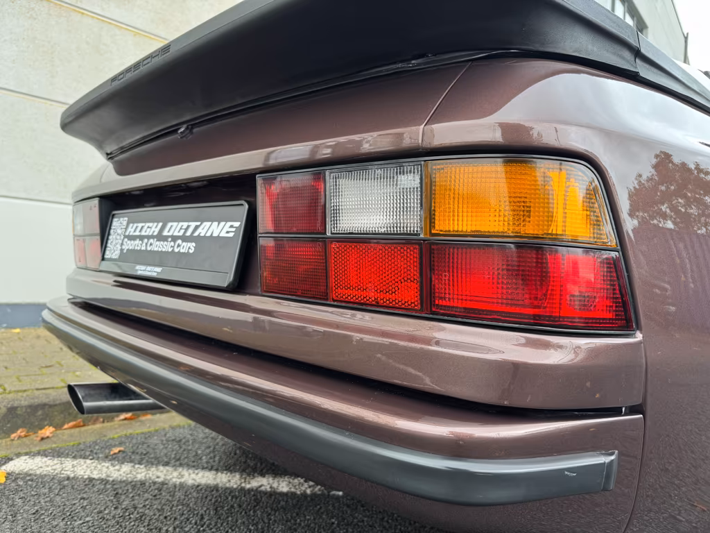 Porsche 944