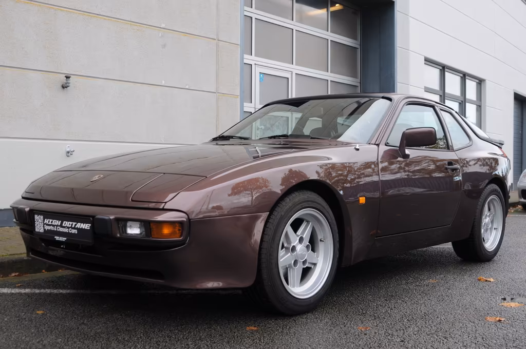 Porsche 944