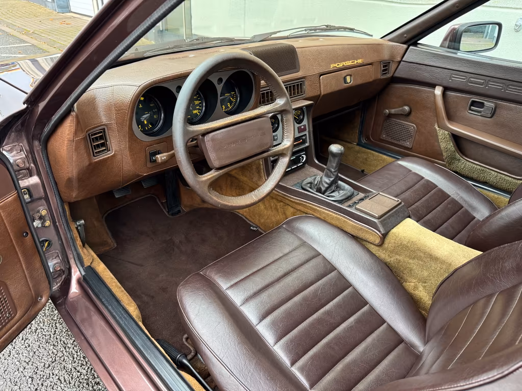 Porsche 944