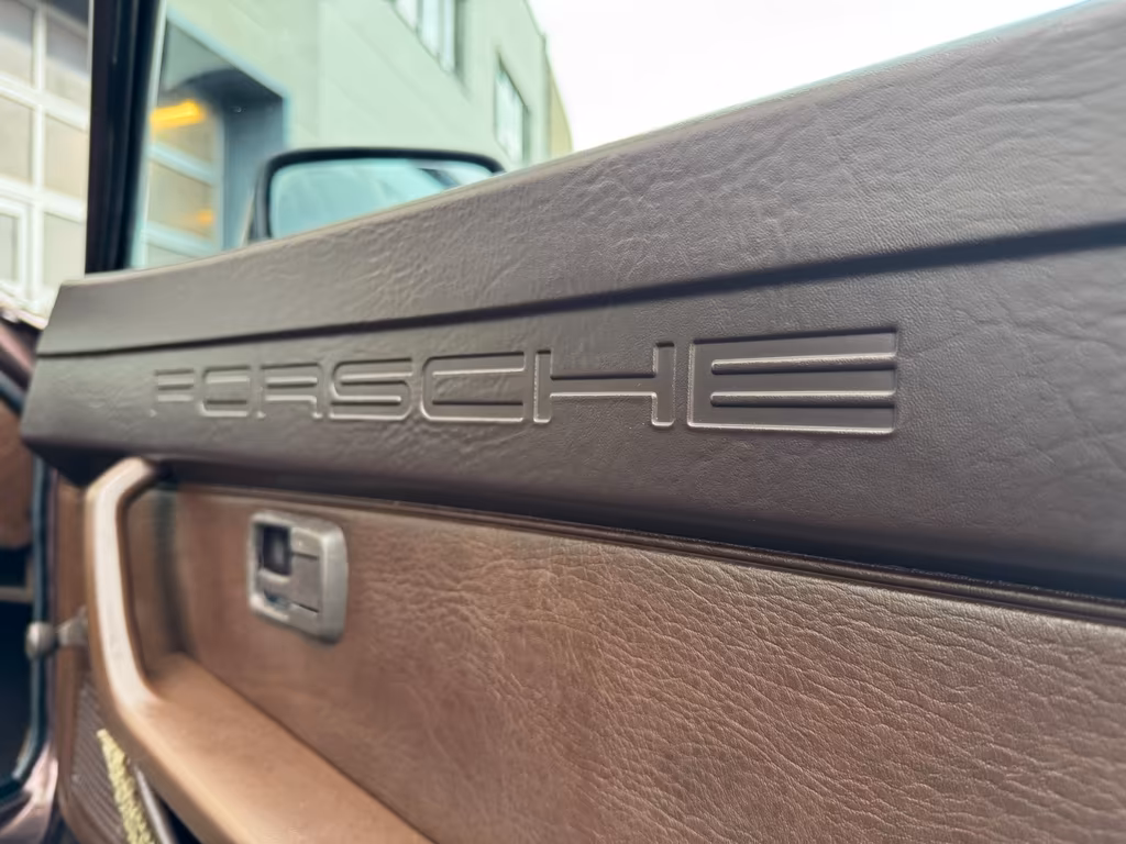 Porsche 944