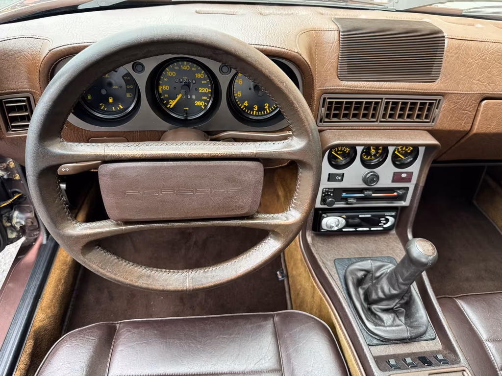 Porsche 944