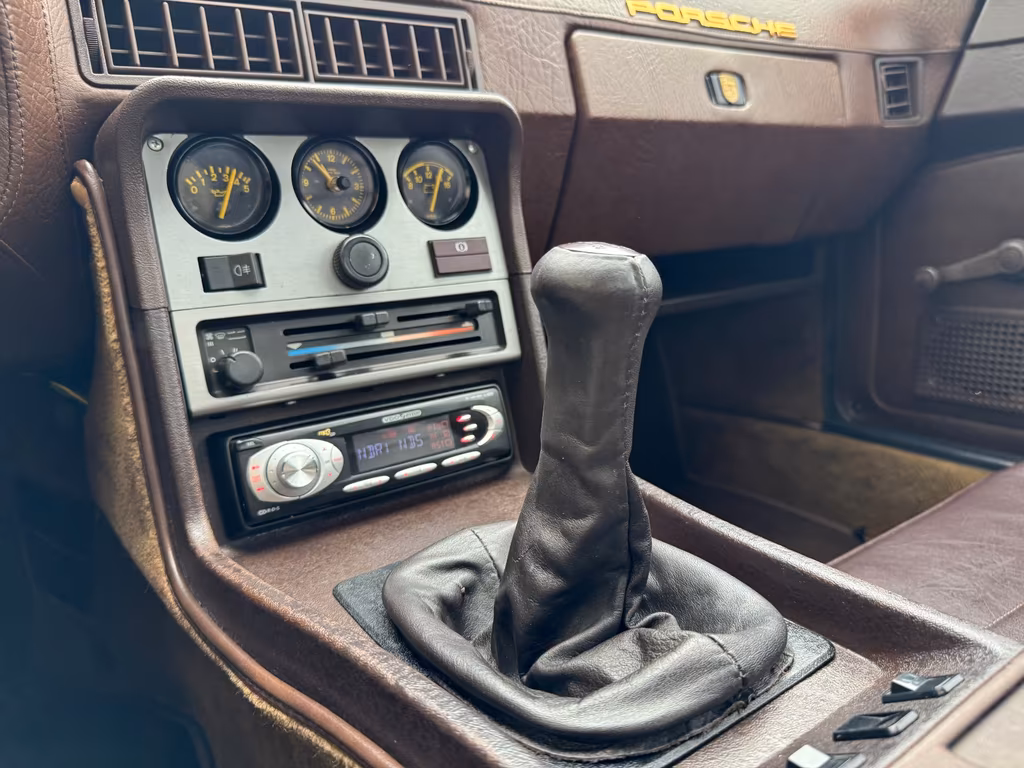 Porsche 944