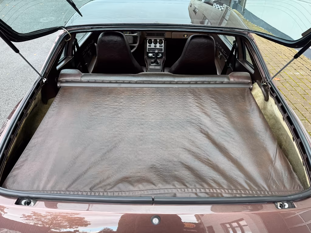 Porsche 944