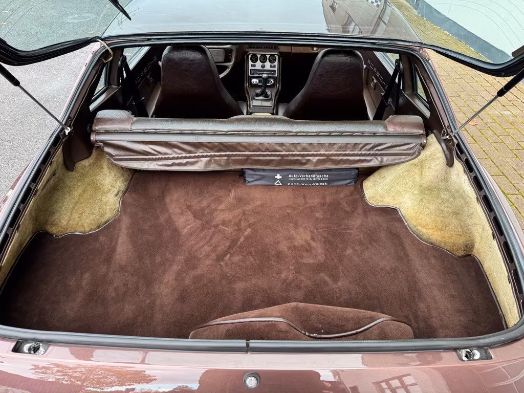 Porsche 944