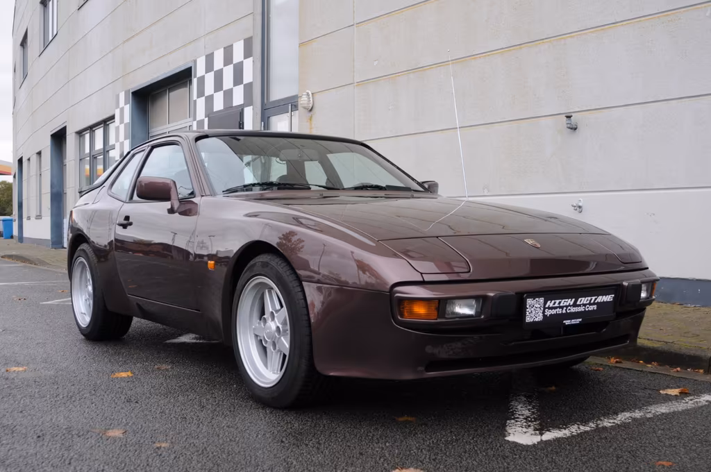 Porsche 944