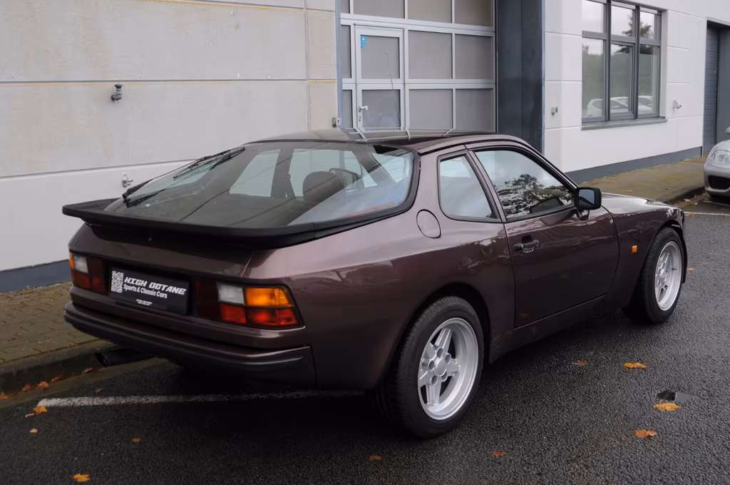 Porsche 944