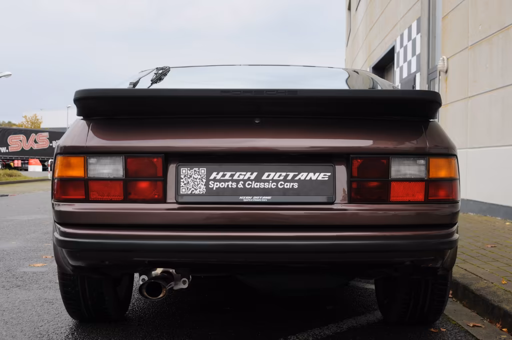 Porsche 944