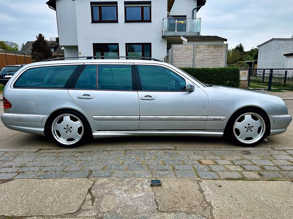 Mercedes-Benz E 55 AMG