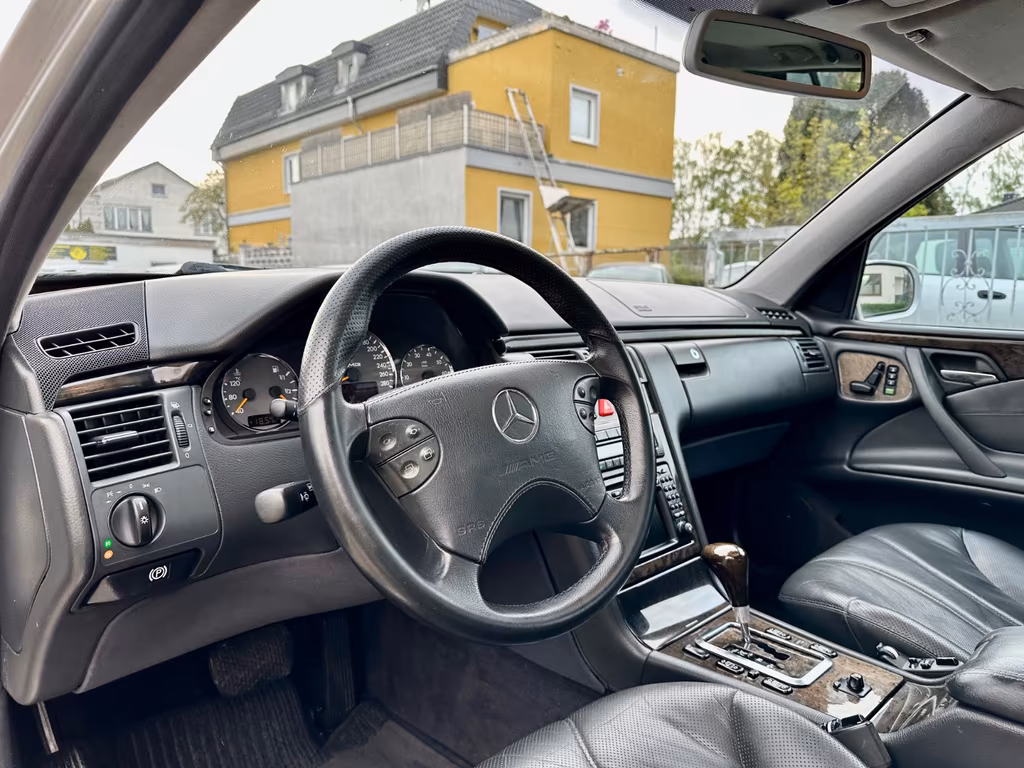 Mercedes-Benz E 55 AMG
