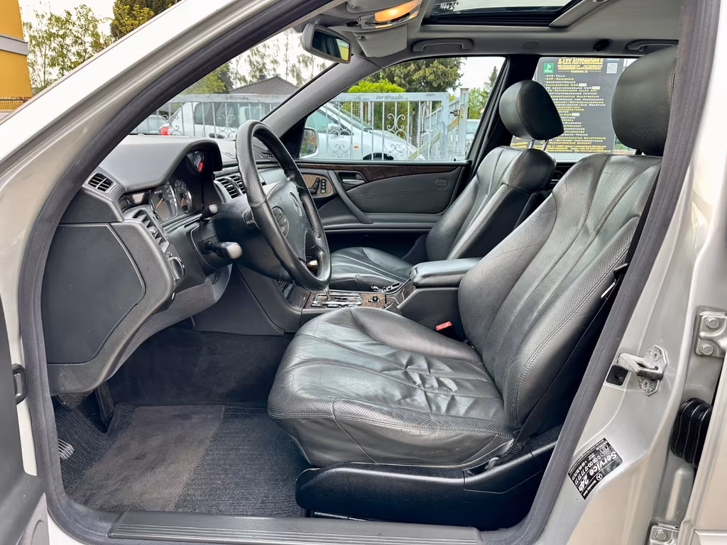 Mercedes-Benz E 55 AMG