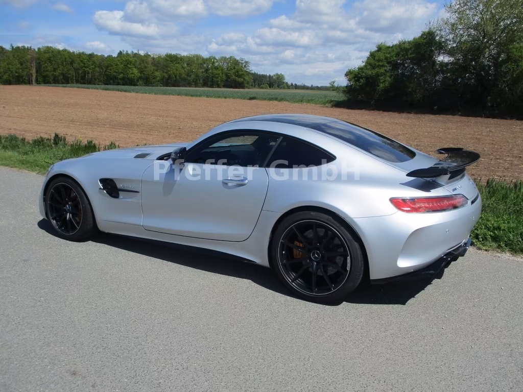 Mercedes-Benz AMG GT R