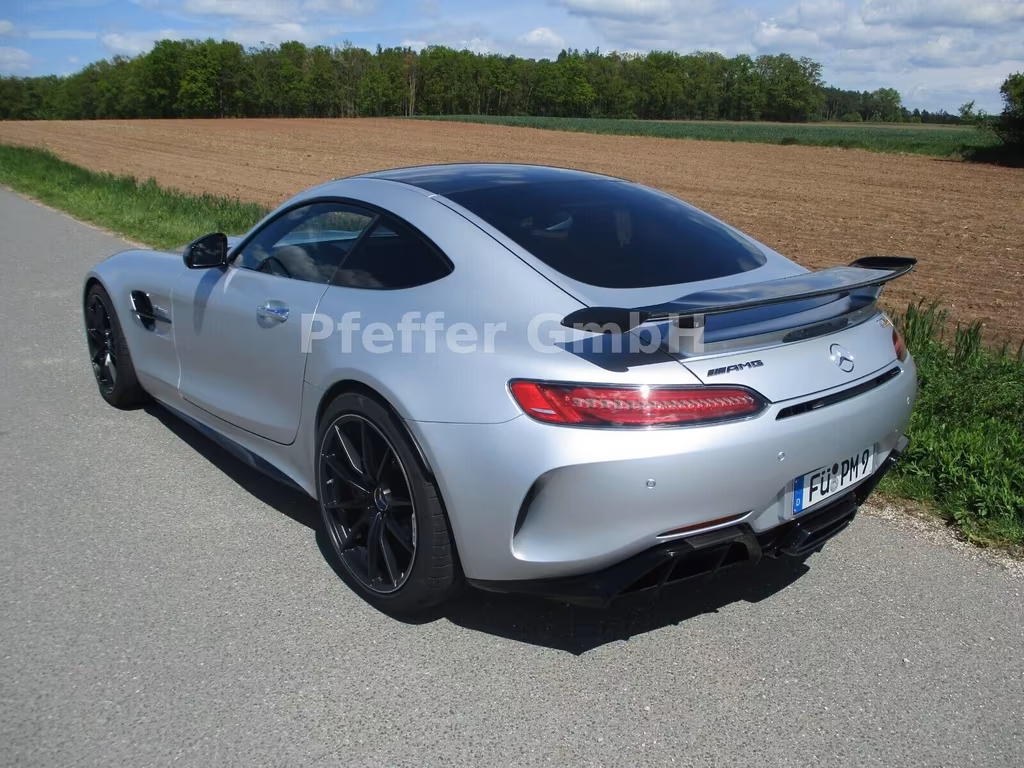 Mercedes-Benz AMG GT R