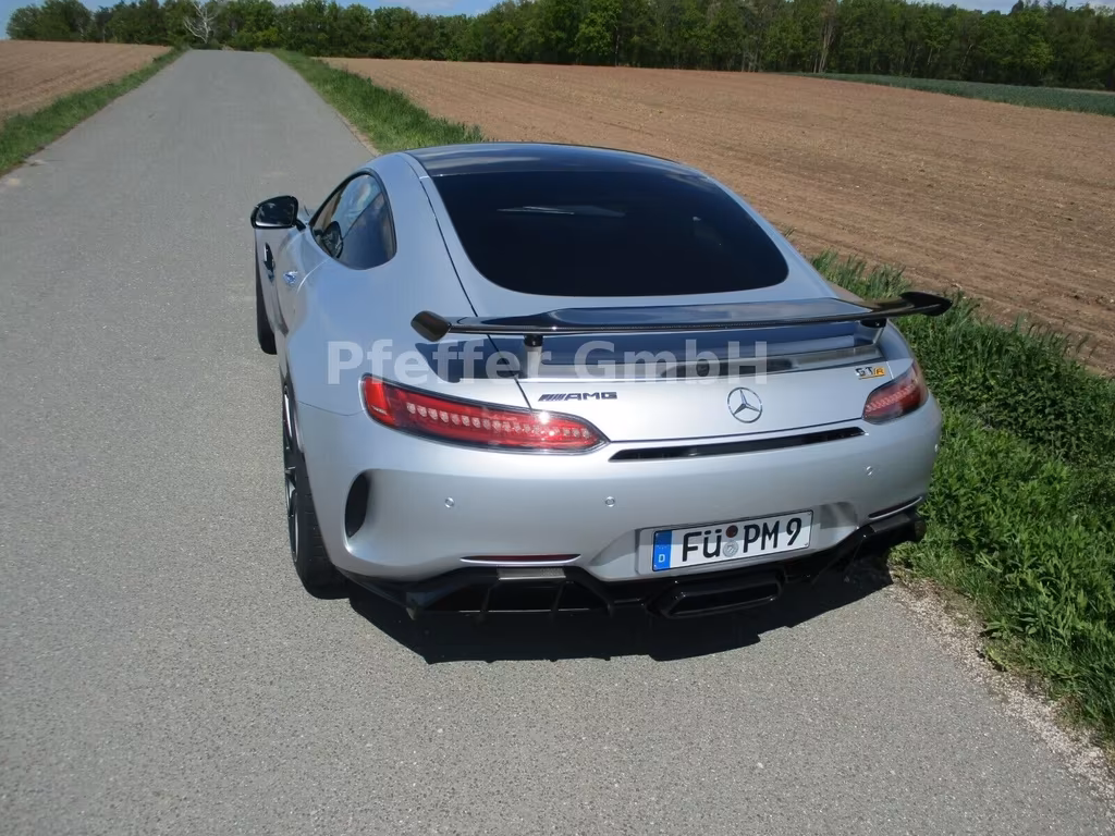 Mercedes-Benz AMG GT R
