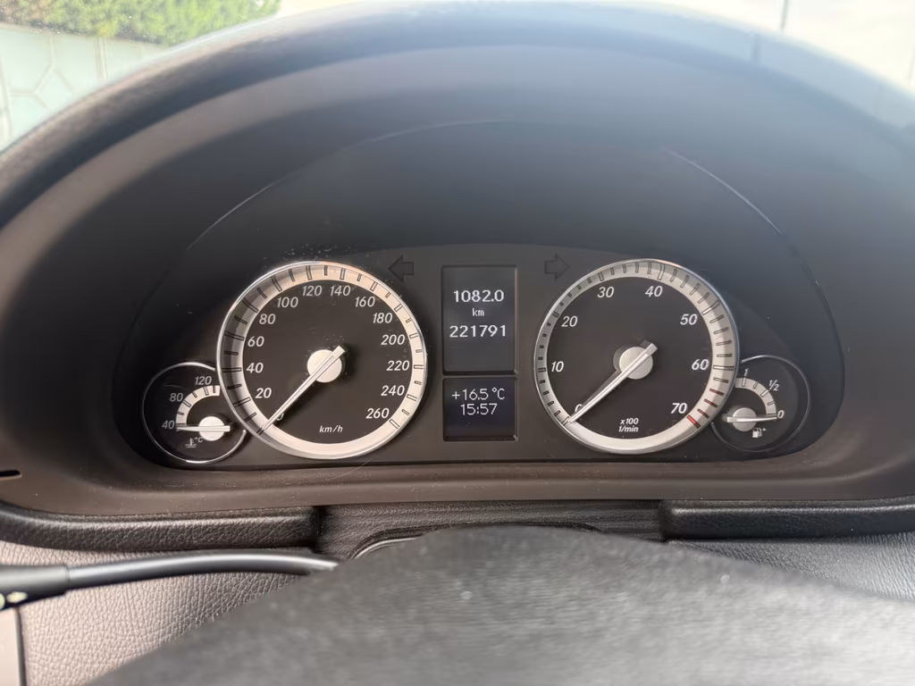 Mercedes-Benz C 230