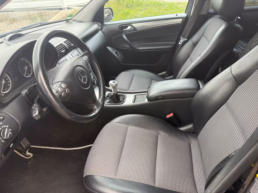 Mercedes-Benz C 230