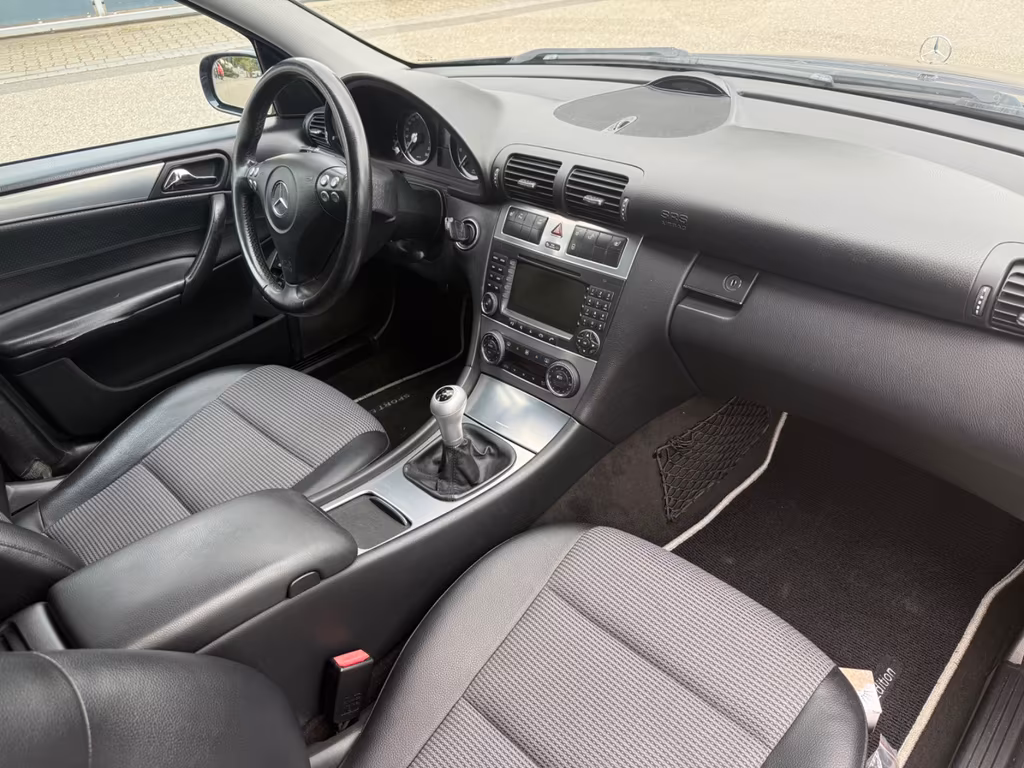Mercedes-Benz C 230