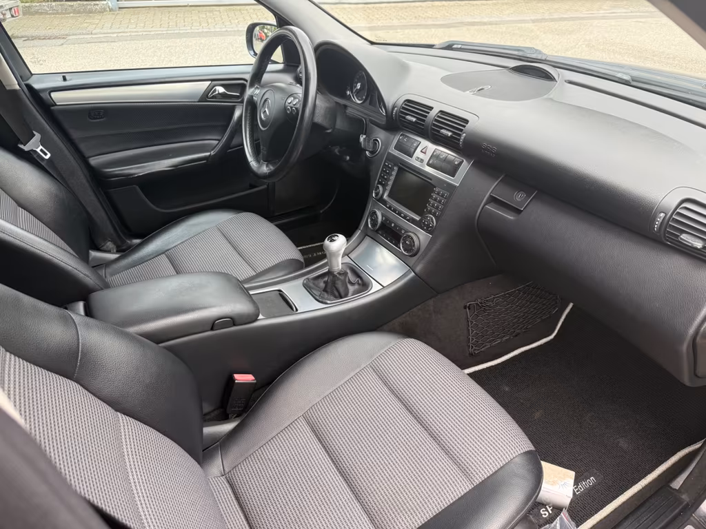 Mercedes-Benz C 230