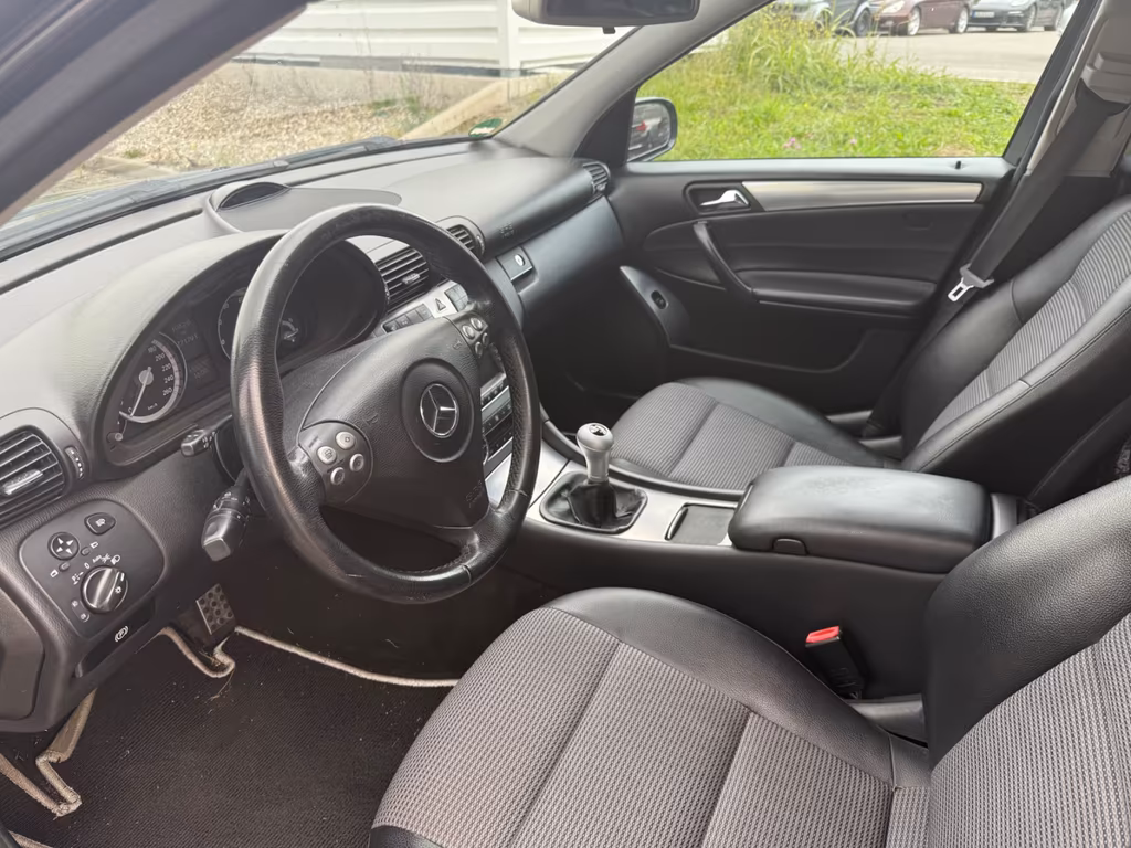 Mercedes-Benz C 230