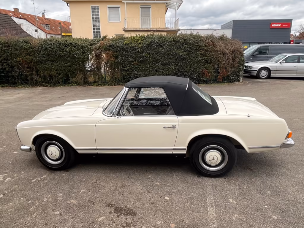 Mercedes-Benz 230