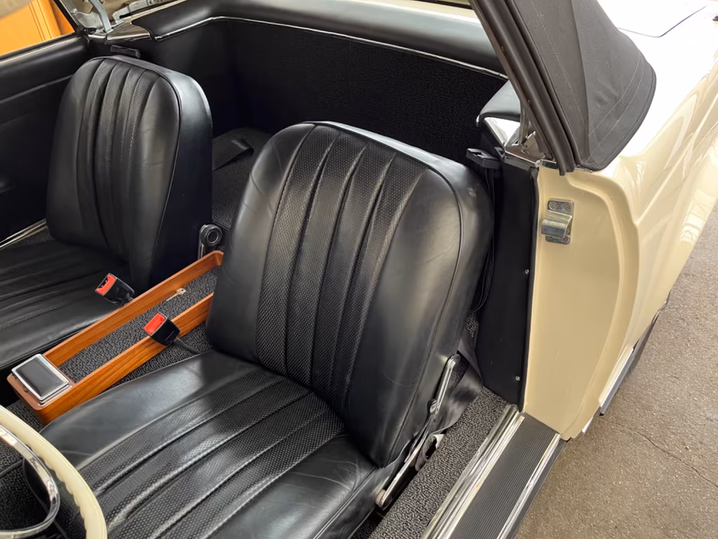Mercedes-Benz 230