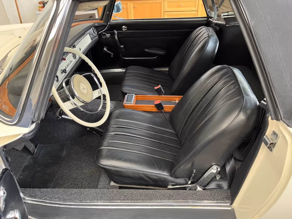Mercedes-Benz 230