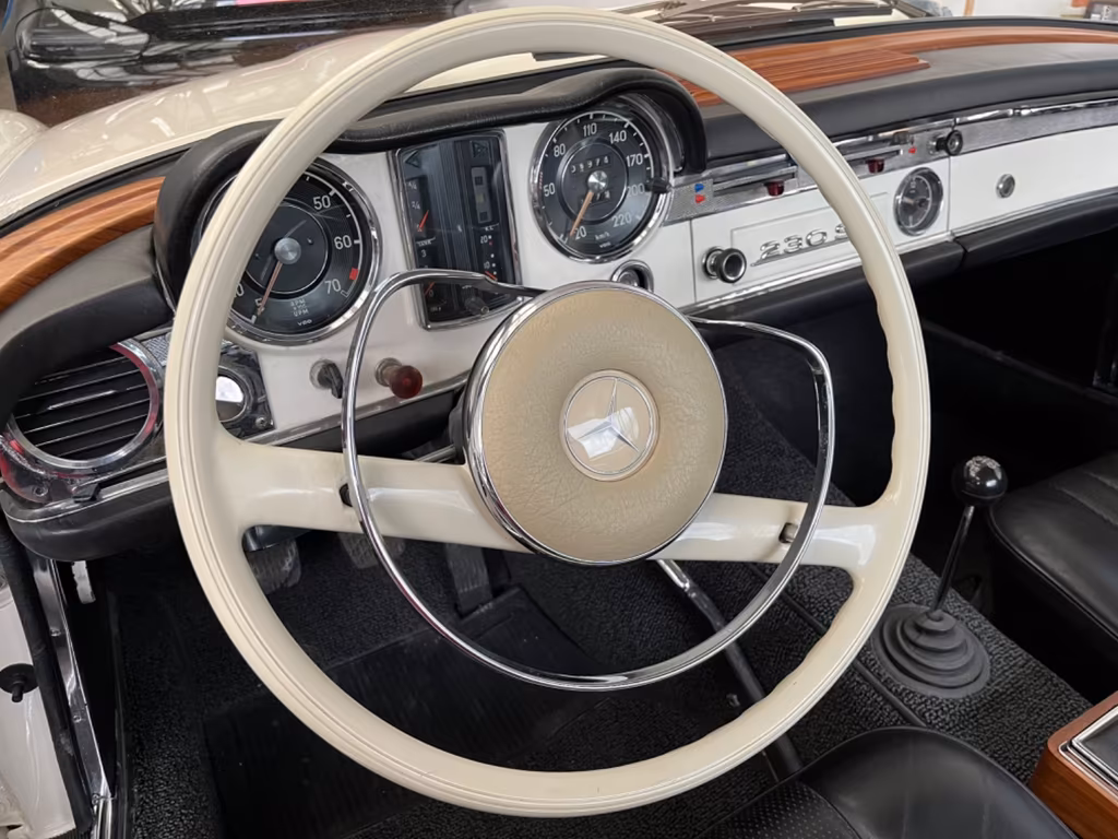 Mercedes-Benz 230