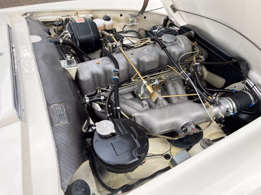 Mercedes-Benz 230