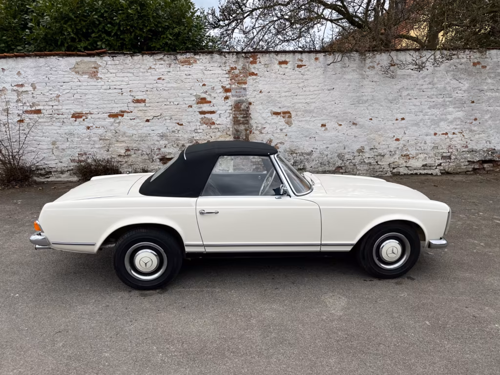 Mercedes-Benz 230