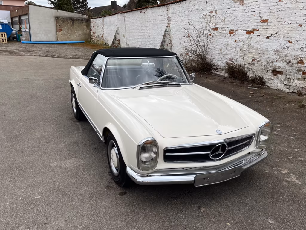 Mercedes-Benz 230