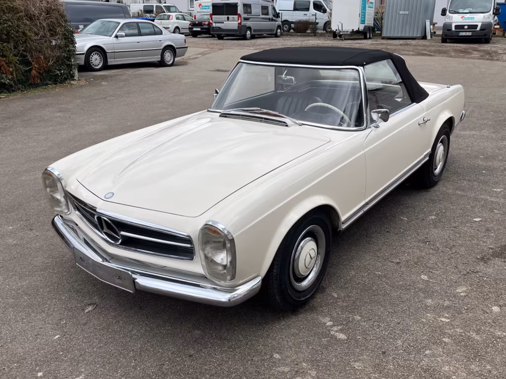 Mercedes-Benz 230