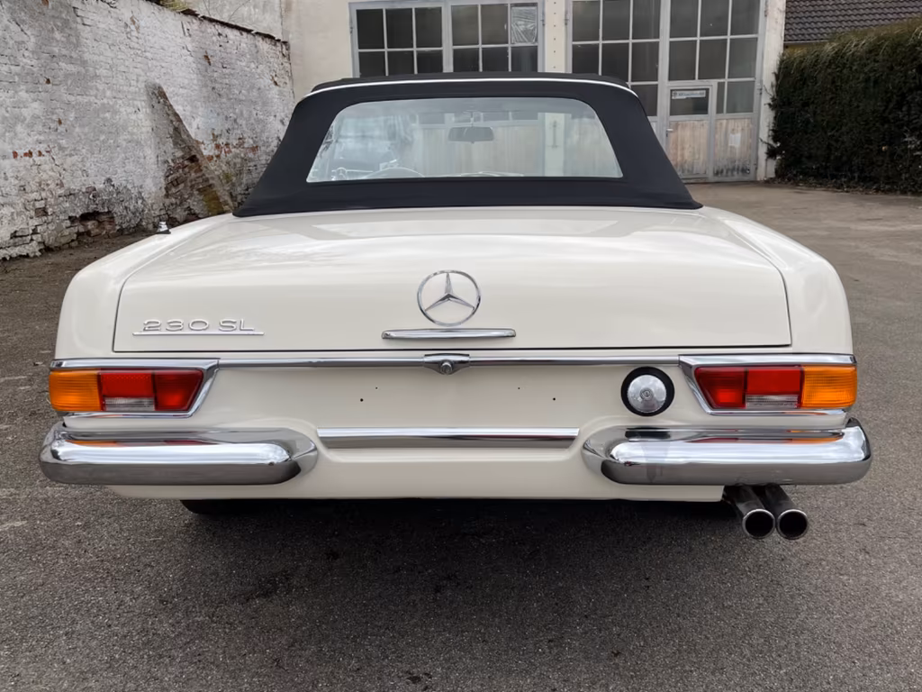 Mercedes-Benz 230