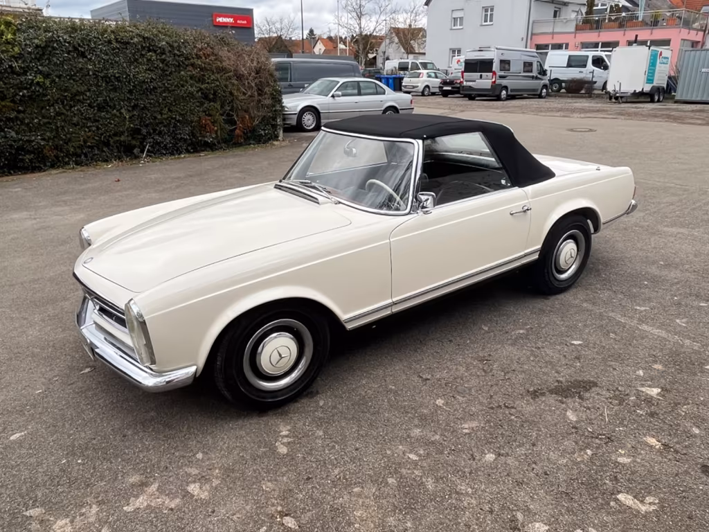 Mercedes-Benz 230