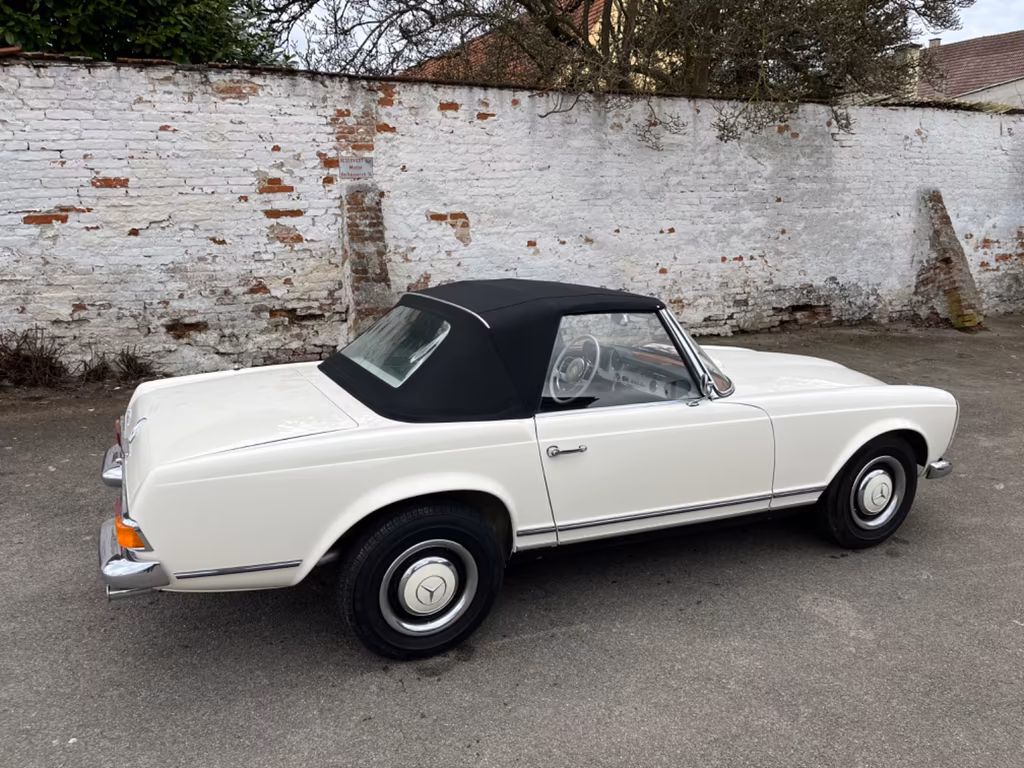 Mercedes-Benz 230