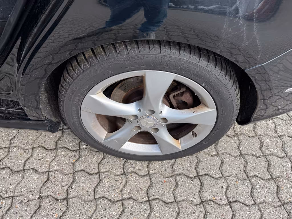 Mercedes-Benz B 220