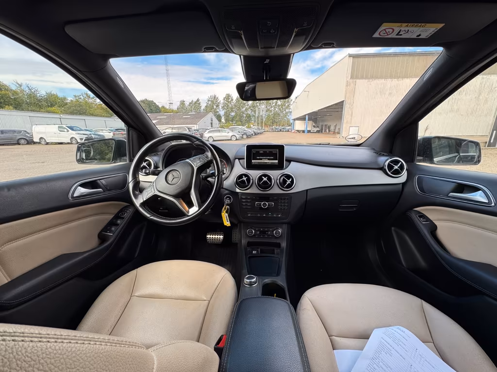 Mercedes-Benz B 220