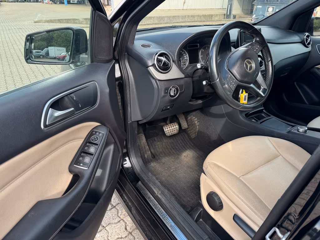 Mercedes-Benz B 220