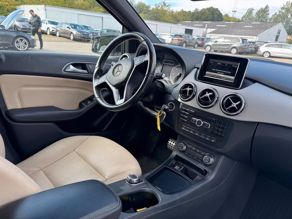 Mercedes-Benz B 220