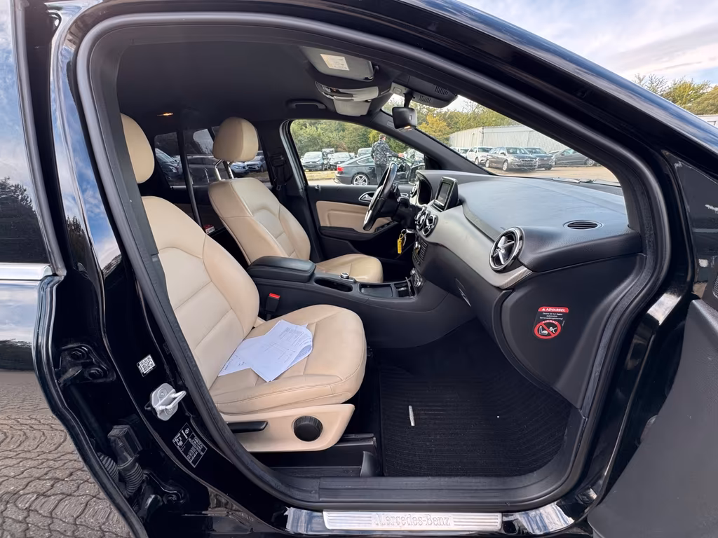 Mercedes-Benz B 220