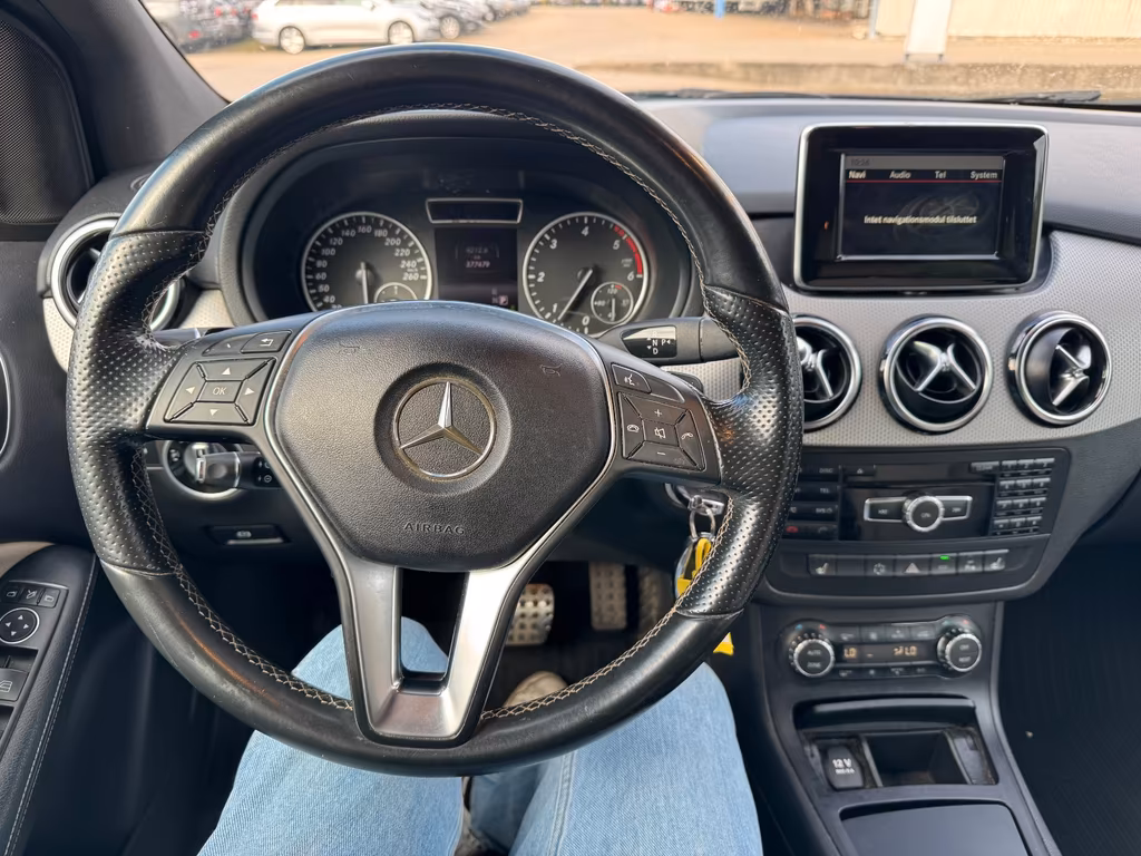 Mercedes-Benz B 220