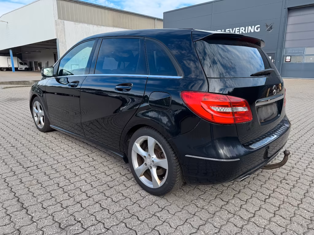 Mercedes-Benz B 220