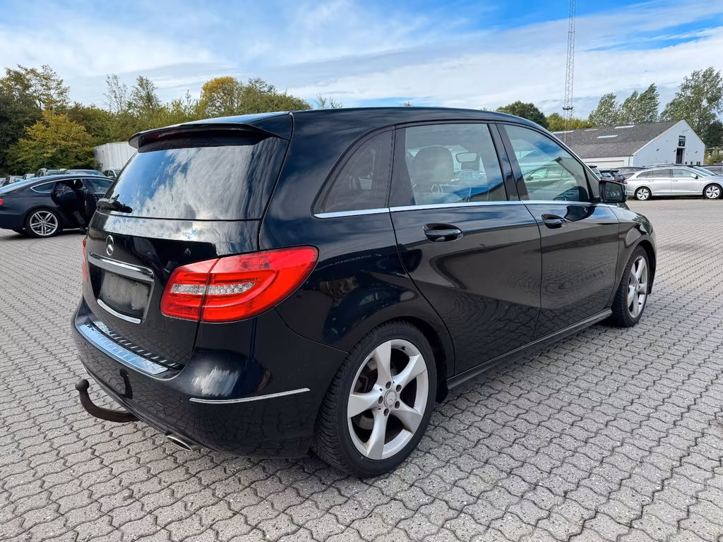Mercedes-Benz B 220